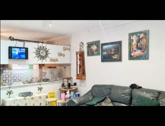 7 BEDROOM HOUSE FOR SALE IN VELD EN VLEI